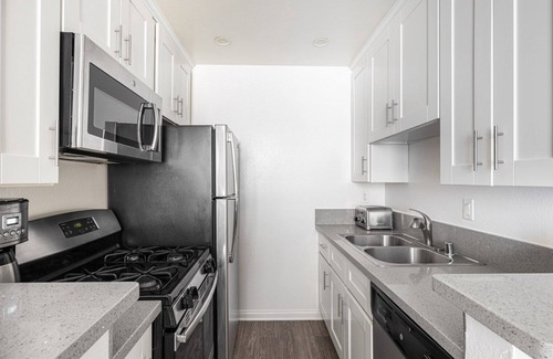Westwood Apartamento | Bright Westwood 1BR w/ Gym, Pool & Spa, close to UCLA, by Blueground