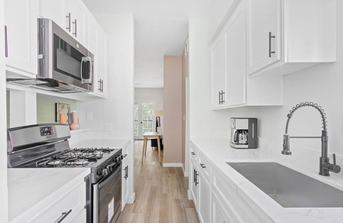 Westwood Apartamento | Bright Westwood 2BR nr Westwood Village, by Blueground