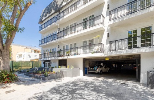 Westwood Apartamento | Bright Westwood 2BR nr Westwood Village, by Blueground