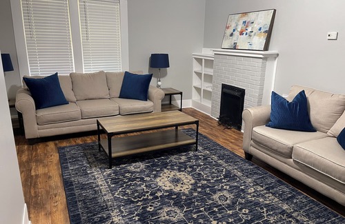 Hattiesburg Casa | Bright Yellow house Charming 2-bedroom house with WiFi and AC in Hattiesburg