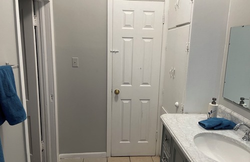 Hattiesburg Casa | Bright Yellow house Charming 2-bedroom house with WiFi and AC in Hattiesburg