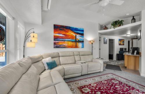 Southeast Bend Casa | BrightCottage