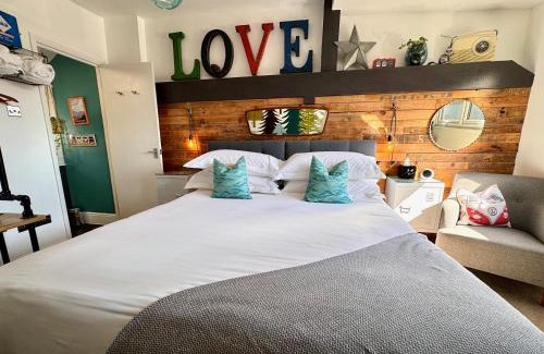 Malborough Cama Y Desayuno | Brightham House - Exclusively for Adults