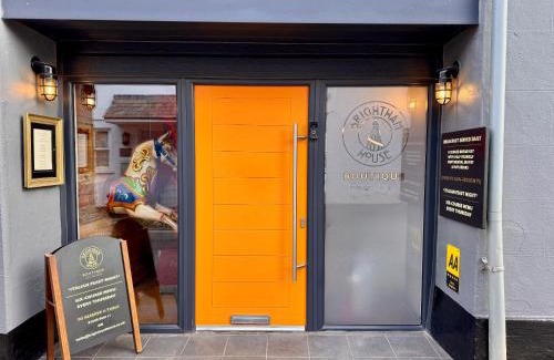 Malborough Cama Y Desayuno | Brightham House - Exclusively for Adults