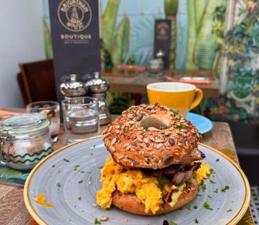Malborough Cama Y Desayuno | Brightham House - Exclusively for Adults