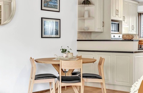 Brighton Casa | Brightly Beachside Where Jetty Rd meets the Ocean