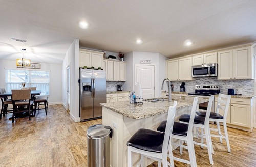 Navarre Casa | Brightly updated home near the sound with large patio, chef's kitchen, & W/D