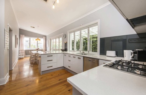 Brighton Casa | BRIGHTON HAVEN a self-contained modern bungalow