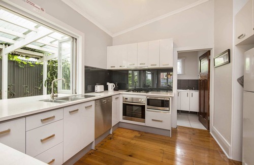 Brighton Casa | BRIGHTON HAVEN a self-contained modern bungalow
