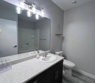 Saskatoon Apartamento | Brighton Stunning Suit