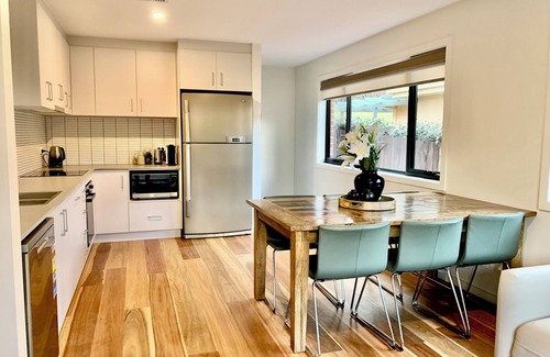 Yarralumla Casa | Brilliant 3 bedroom home garden views garage parking walking distance to lake