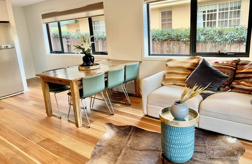 Yarralumla Casa | Brilliant 3 bedroom home garden views garage parking walking distance to lake