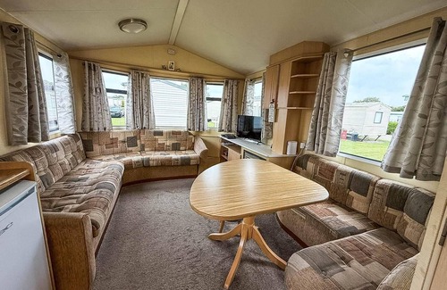 Scratby Casa | Brilliant 6 berth caravan nearby Scratby beach, Norfolk ref 43081B