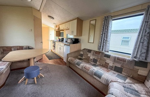 Scratby Casa | Brilliant 6 berth caravan nearby Scratby beach, Norfolk ref 43081B
