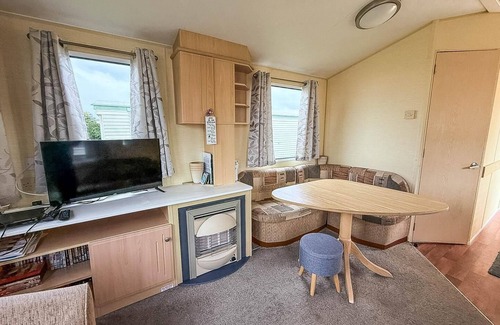 Scratby Casa | Brilliant 6 berth caravan nearby Scratby beach, Norfolk ref 43081B