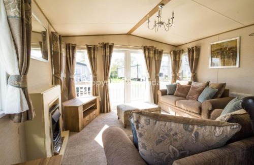 Caister-on-Sea Otro | Brilliant Caravan For Hire At Caister Haven Holiday Park In Norfolk Ref 30011H