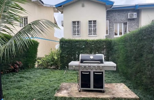 Utako Apartamento | Brilliant One-bedroom apartment with Garden & Grill in Abuja! A Lovebirds’ nest!