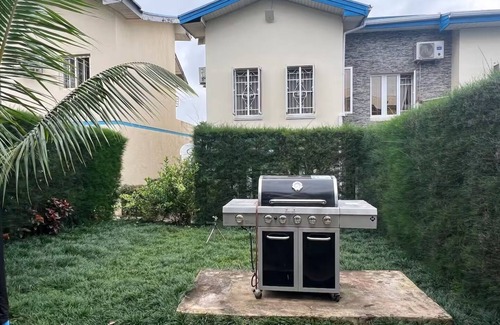 Utako Apartamento | Brilliant One-bedroom apartment with Garden & Grill in Abuja! A Lovebirds’ nest!