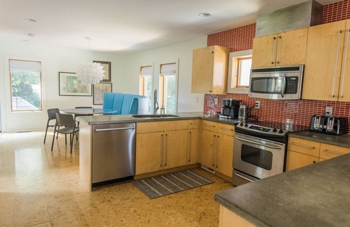 Chattanooga Casa | Brilliant Southside Home on 2 Acre Park + Pet Friendly