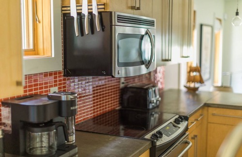 Chattanooga Casa | Brilliant Southside Home on 2 Acre Park + Pet Friendly