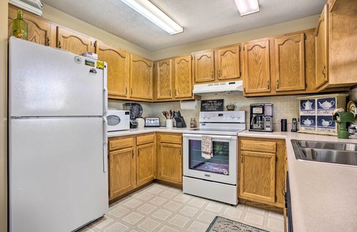 Burnsville Cabaña | Burnsville Cottage w / Deck y Blue Ridge Mtn vistas!