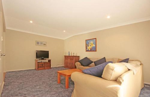 Burrill Lake Casa | Bring the Dog, Boat and Family - lakeside escape