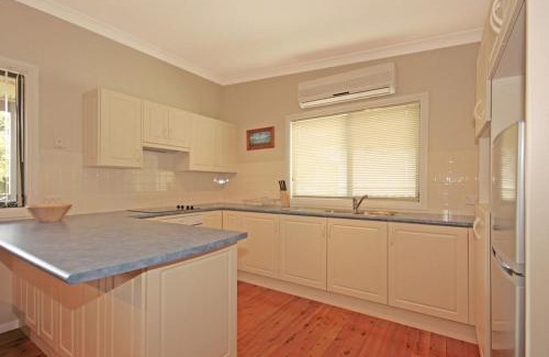 Burrill Lake Casa | Bring the Dog, Boat and Family - lakeside escape