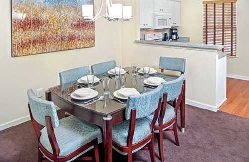 Berkeley Condominio | ¡Trae a la familia! ¡Este 4 BDR / 4 BA tiene mucho espacio y casi toda la emoción!