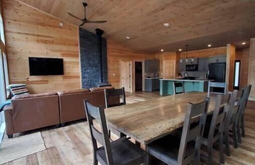 Northern Ontario Cabaña | Bring the family to the lake and make lifelong memories!!