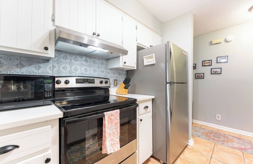 Saint Simons Island Condominio | Bring the pets! Central to beach, 5 star dining, music, +++. 3 beds, bikes incl!