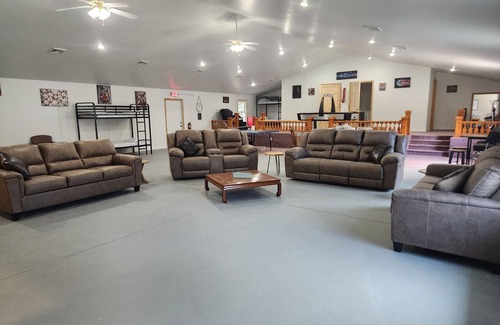 Mattoon Casa | Bring The Whole Crew, We've Got Room!