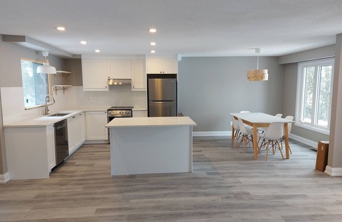 Ottawa Division Casa | Bring the whole family to this great place with lots of room for fun.