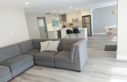 Ottawa Division Casa | Bring the whole family to this great place with lots of room for fun.