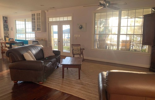Fort Walton Beach Casa | Bring your boat: 3 bedroom home with dock space for your boat