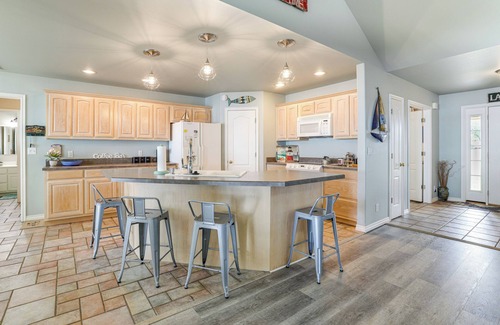 Grove Casa | Bring Your Boat! Lakefront Home w/Dock in Grove