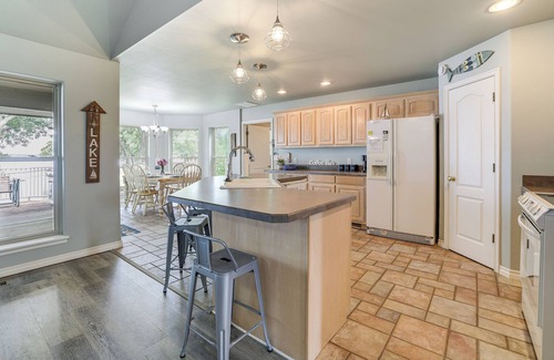 Grove Casa | Bring Your Boat! Lakefront Home w/Dock in Grove