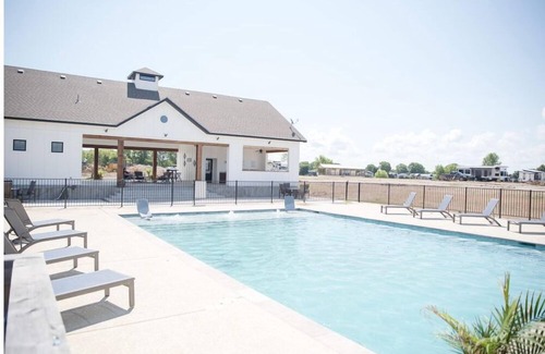 Kerens Alquiler De RV | Bring your RV and camp by the majestic and peaceful Richland Creek Reservoir.