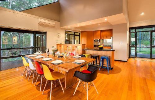 Yallingup Casa | Bringa - Spacious Bushland Retreat with Scenic Views