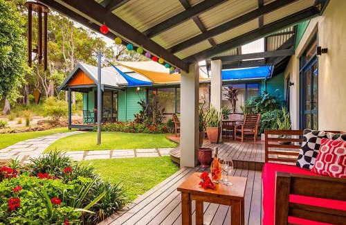 Yallingup Casa | Bringa - Spacious Bushland Retreat with Scenic Views