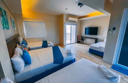 Morong Casa | Brisa Marina Beach Resort powered by Cocotel