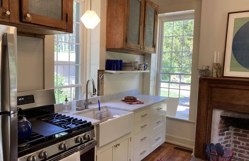 Arena Casa | Brisbane House: Historic Stone House & Adjoining "Summer Kitchen" Bedrooms