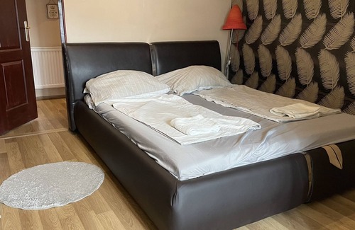 Baja Apartamento | Bristol Apartments - Two Bedroom Apartment