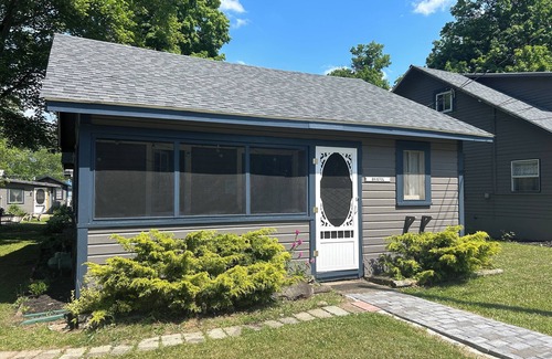 Geneva-on-the-Lake Cabaña | Bristol Cottage at Tiffany's Cottages! New In-Ground Pool, Night Life, GOTL Lake