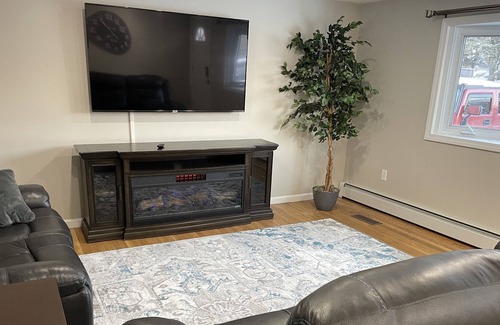 Bristol Casa | Bristol Getaway in Quiet Family Neighborhood