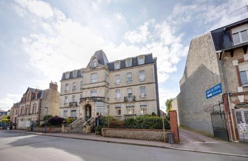 Bagnoles-de-l'Orne Hotel | Brit Hotel Confort Bagnoles Normandie