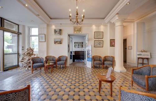 Bagnoles-de-l'Orne Hotel | Brit Hotel Confort Bagnoles Normandie