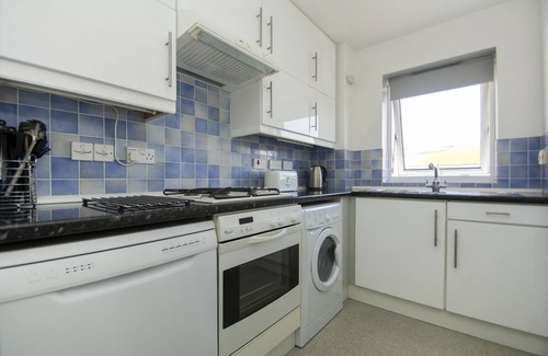 Seafront Cabaña | Britannia Harbour View Parking by Brighton Holiday Lets