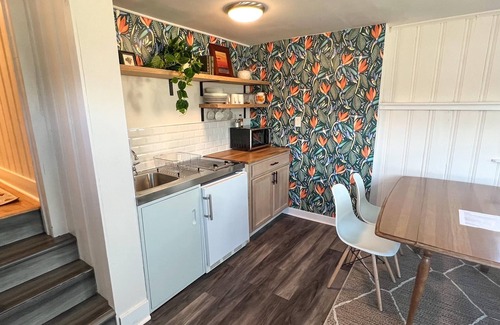 Warfleigh Casa | Broad Ripple Cottage-Cozy Riverfront 2 Bedroom - Minutes on foot to main strip!