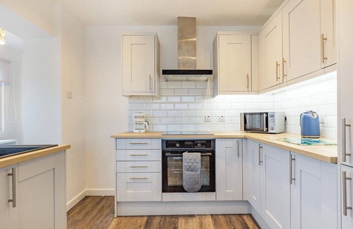 Brixham Cabina | Broadacre House is a 3 bedroom holiday home sleeping up to 8 people.