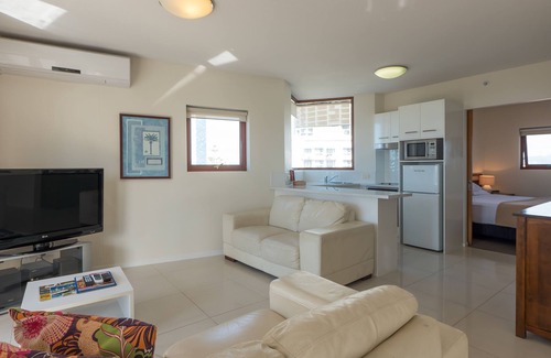Broadbeach Hotel | Broadbeach Savannah Hotel & Resort